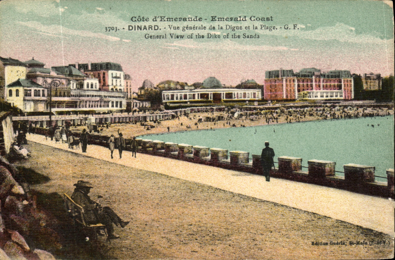 CPA Dinard Vue generale de la Digue et la Plage