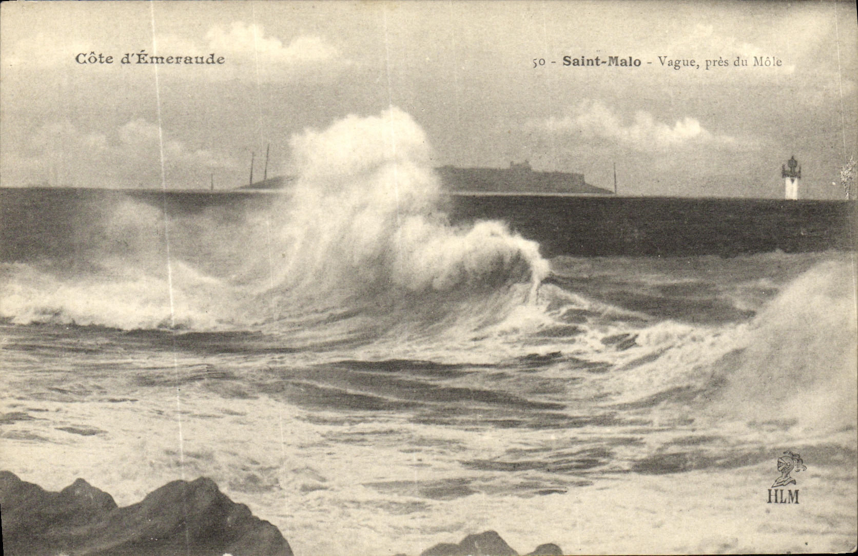 VINTAGE POSTCARD St Malo Vaguenesses nearly the Mole