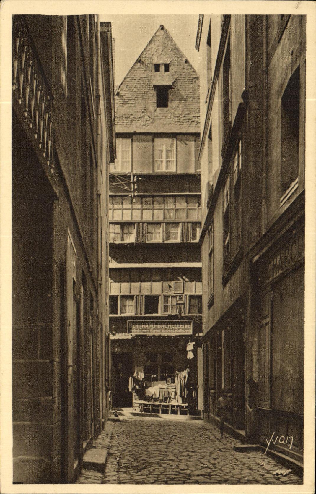 Calle santa de la mujer mayor de Malo de la POSTAL de la VENDIMIA del ISCED de los corsarios