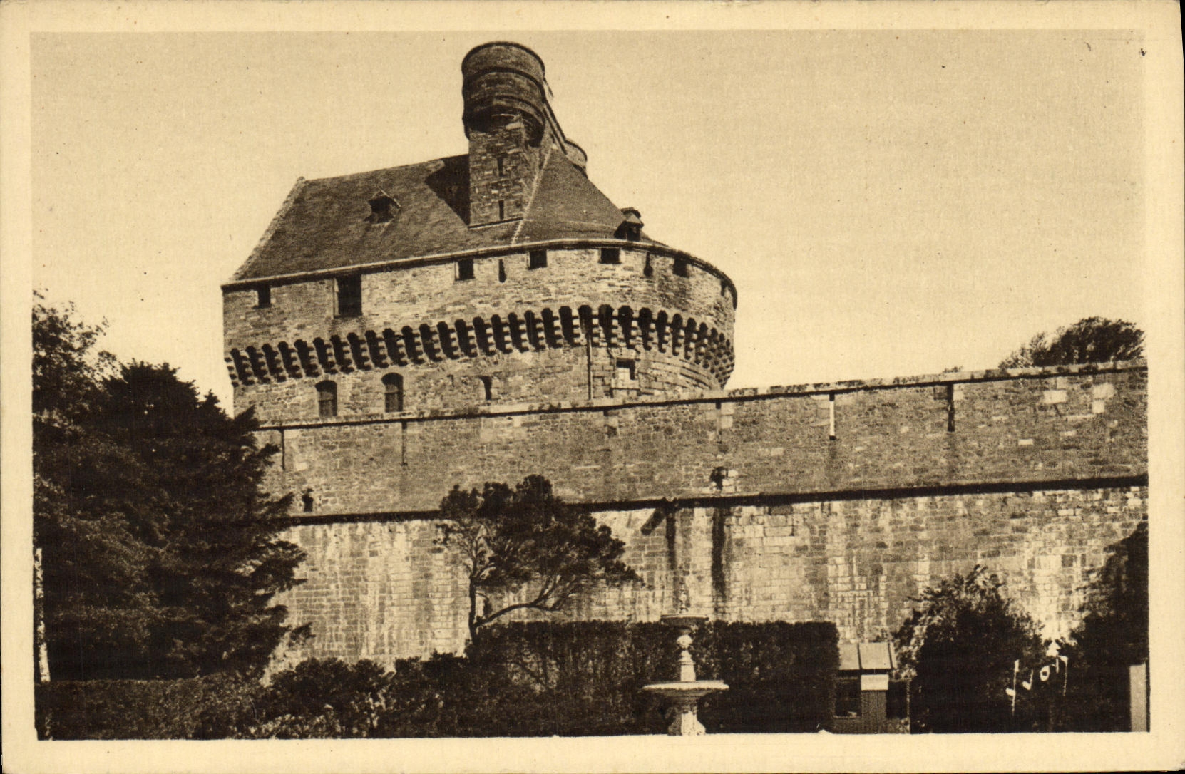 VINTAGE POSTCARD Holy Malo the Castle the Tower of the Ladies