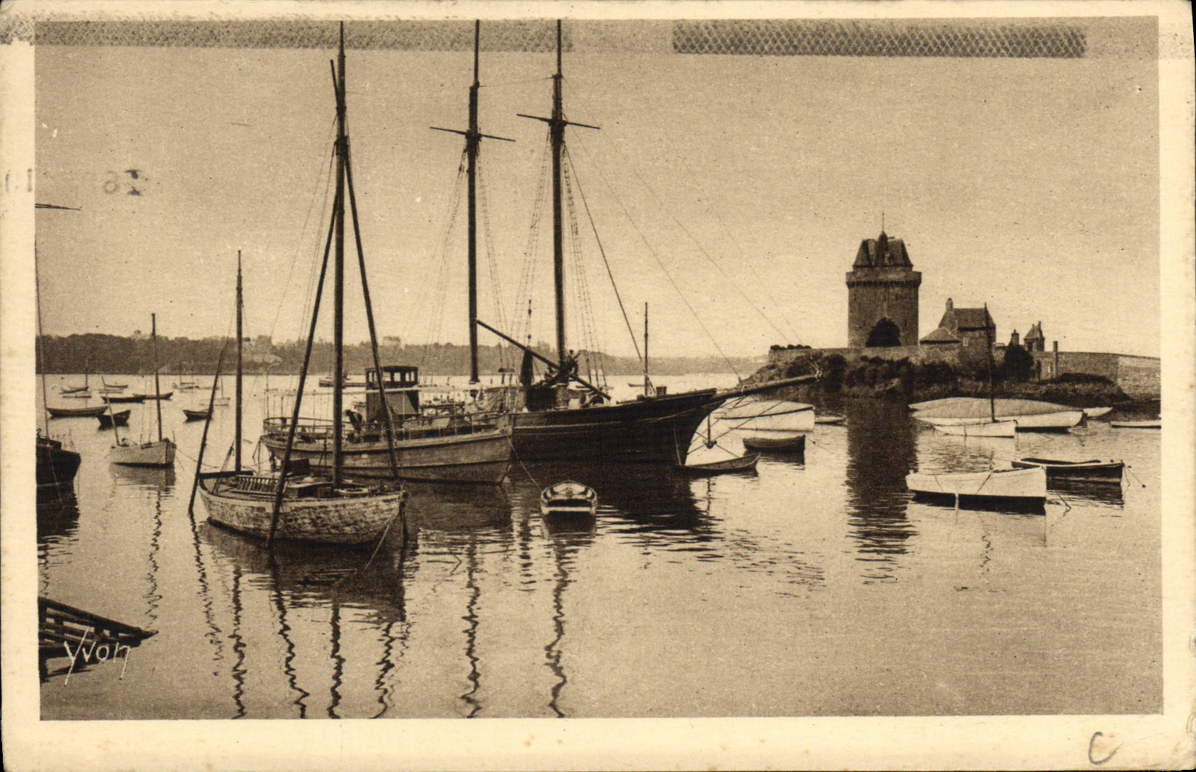VINTAGE POSTCARD Holy Malo St Servan Boats