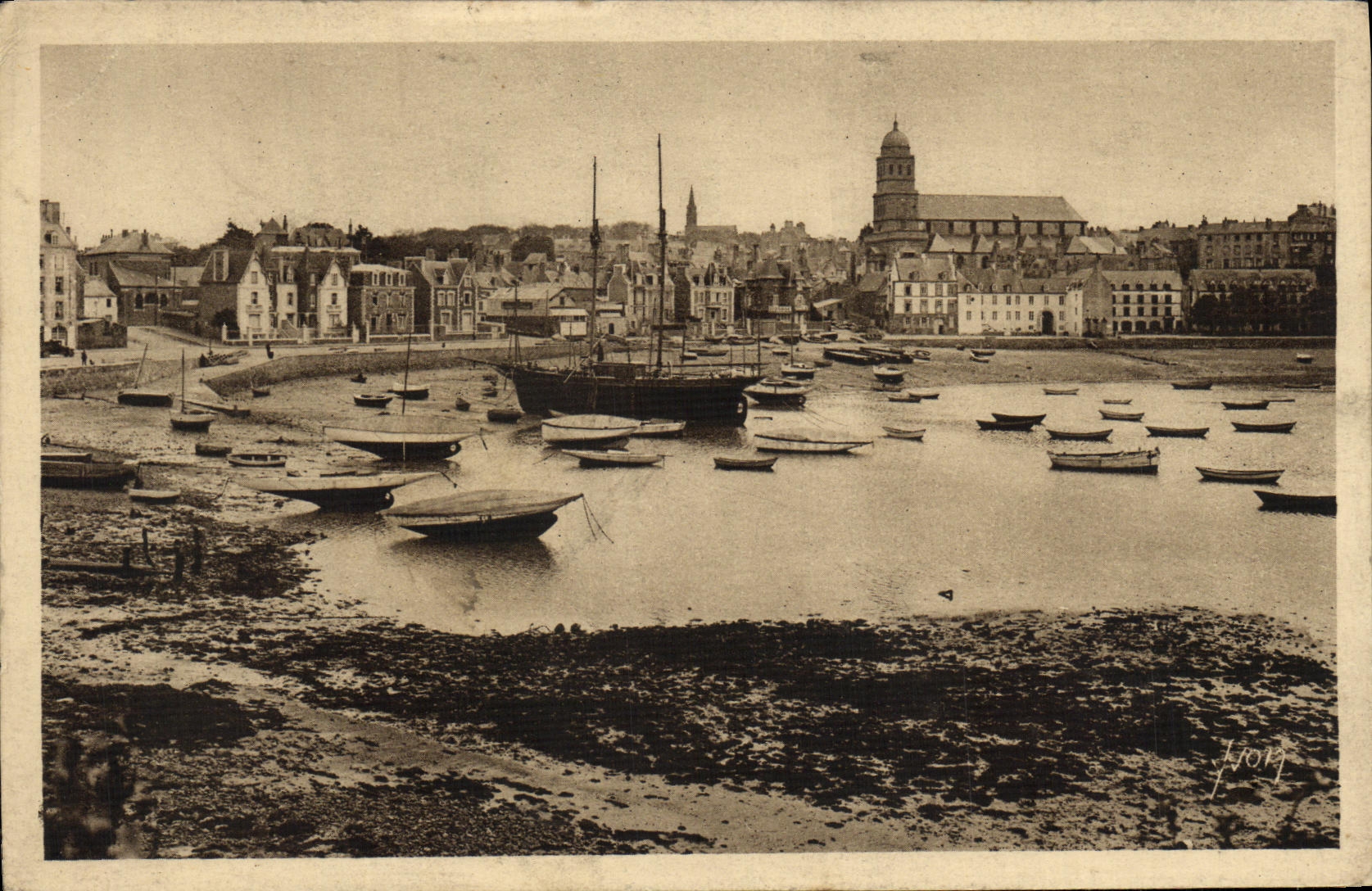 VINTAGE POSTCARD St Malo St Servan View taken of L Handle of Fine sands