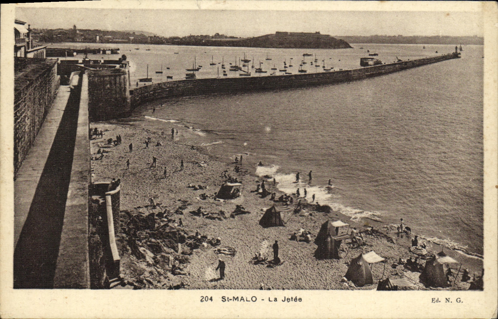 VINTAGE POSTCARD St Malo the Pier