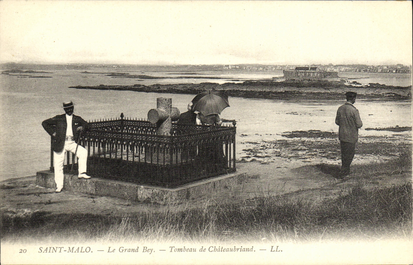 VINTAGE POSTCARD Holy Malo the Large Bey Tombeau of Chateaubriant