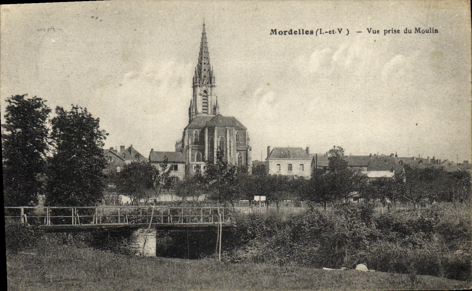 POSTAL Mordelles de la VENDIMIA vista de Moulis