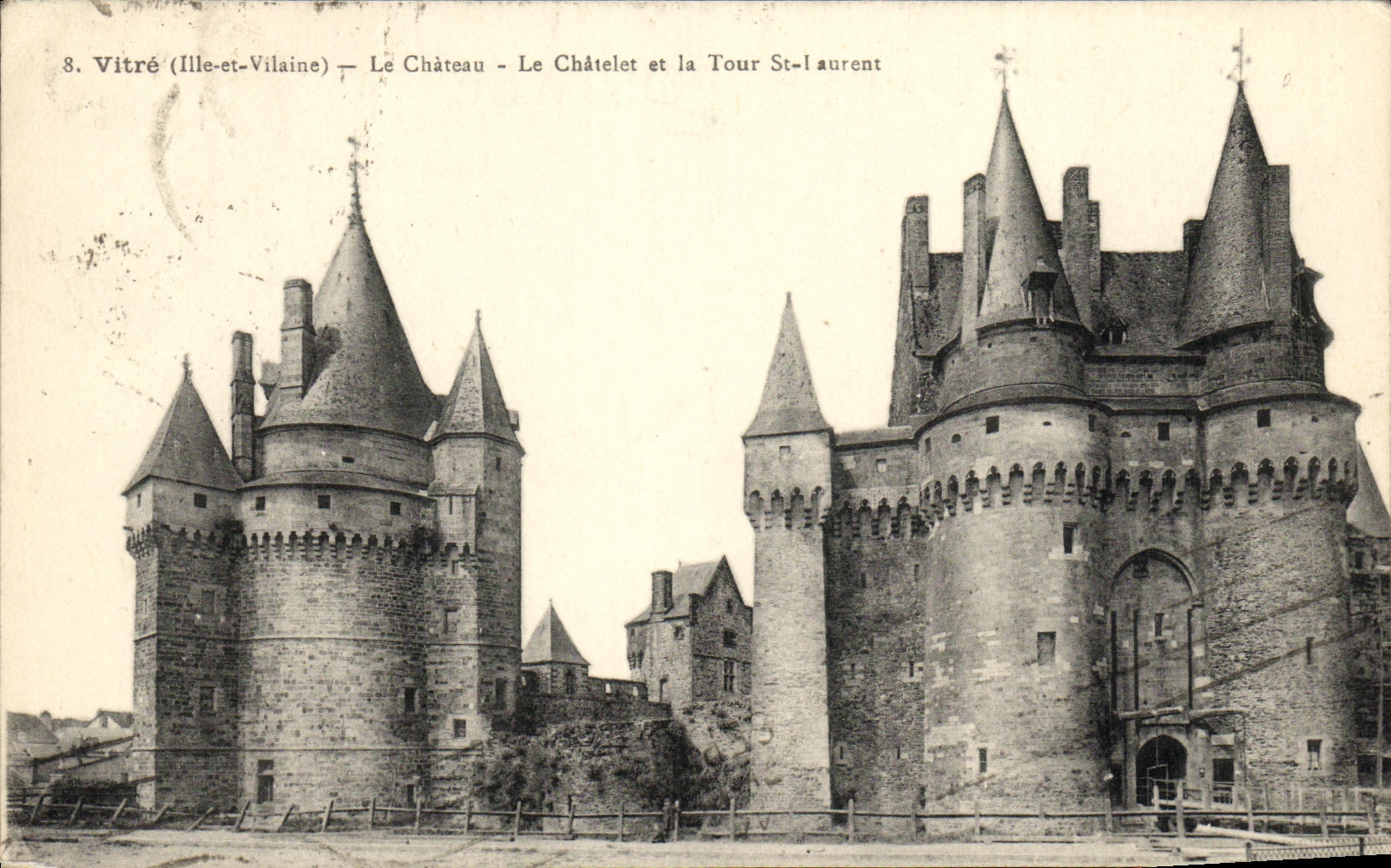 CPA Vitre Le Chateau Le Chatelet et la Tour St Laurent