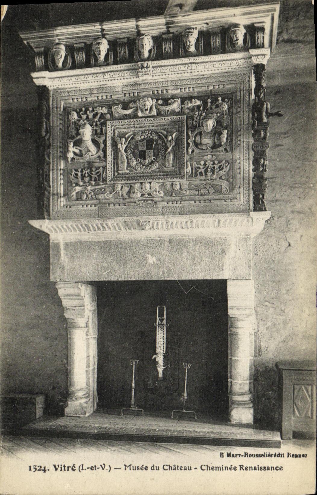 CPA Vitre Musee du Chateau Cheminee Renaissance