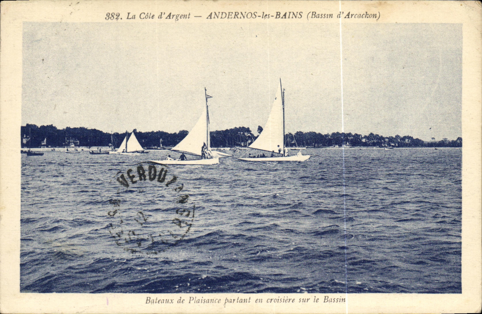 VINTAGE POSTCARD Arcachon Les Bains Pleasure boats leaving in cruising on the basin