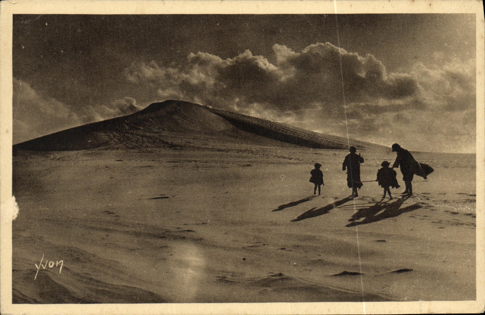 VINTAGE POSTCARD Dimension D Money Arcachon Dune of Pilat