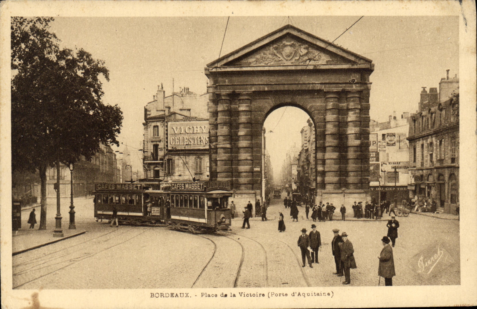 CPA Bordeaux Place de la Victoire Porte d Aquitaine Tramway