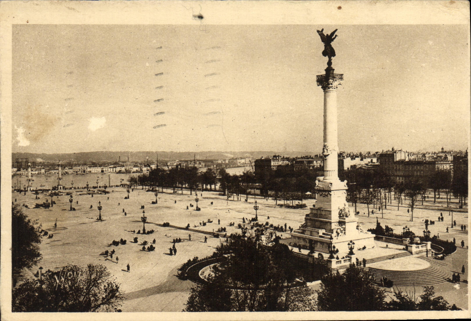 CPA Bordeaux Place des Quinconces et Monument des Girondins