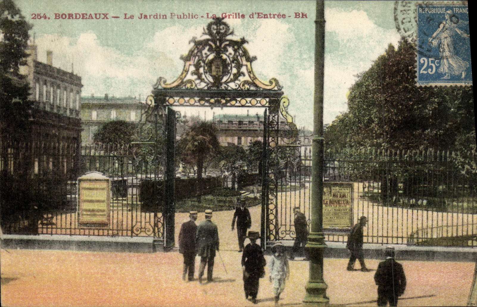 CPA Bordeaux Le Jardin Public la grille d entree