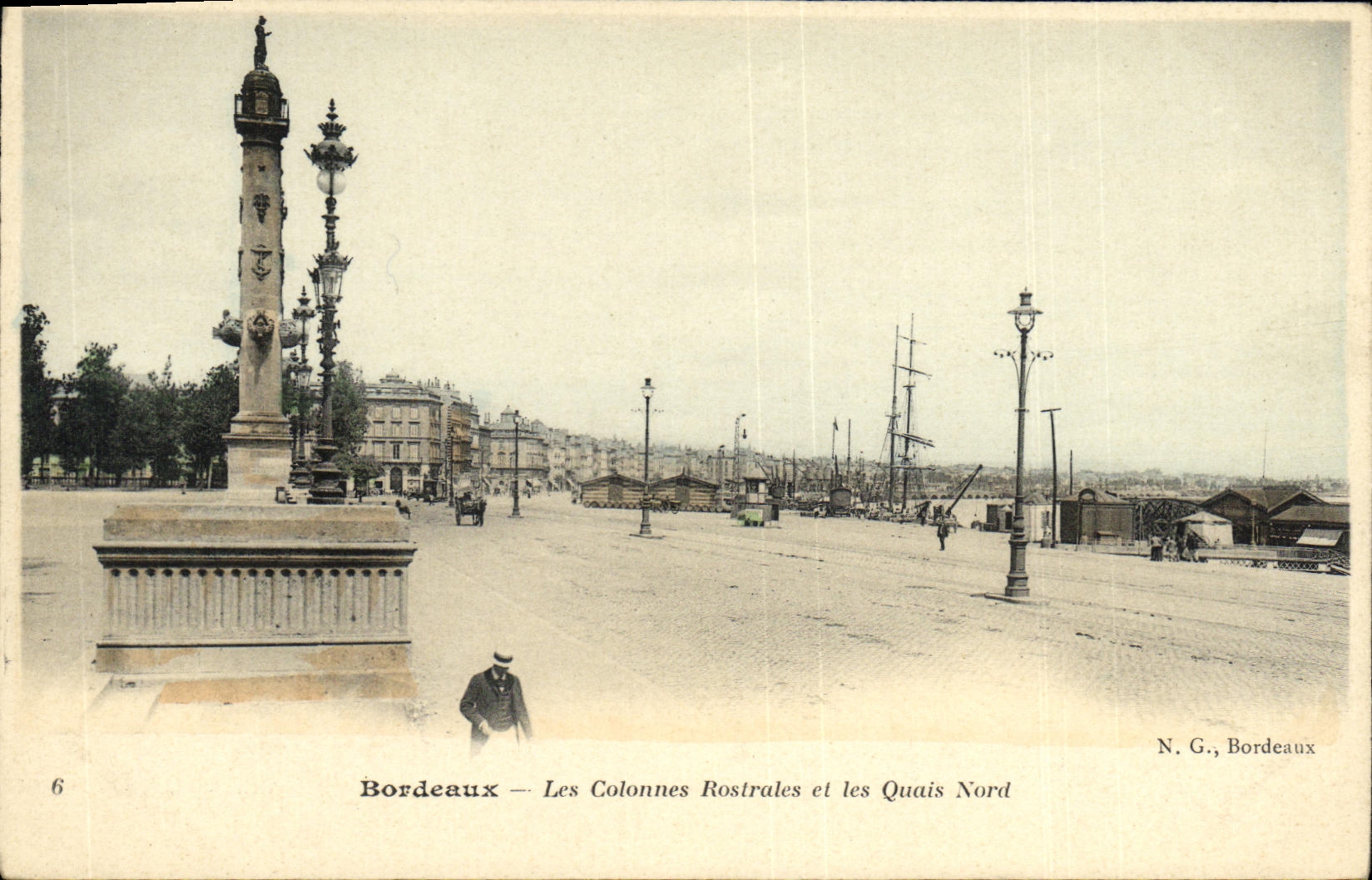 CPA Bordeaux Les Colonnes Rostrales et les Quais Nord