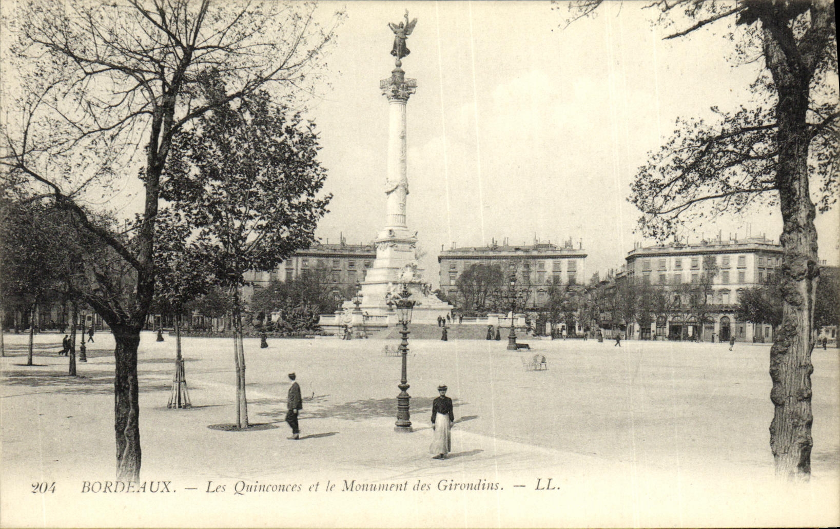 CPA Bordeaux Les Quinconces et le monument des Girondins 