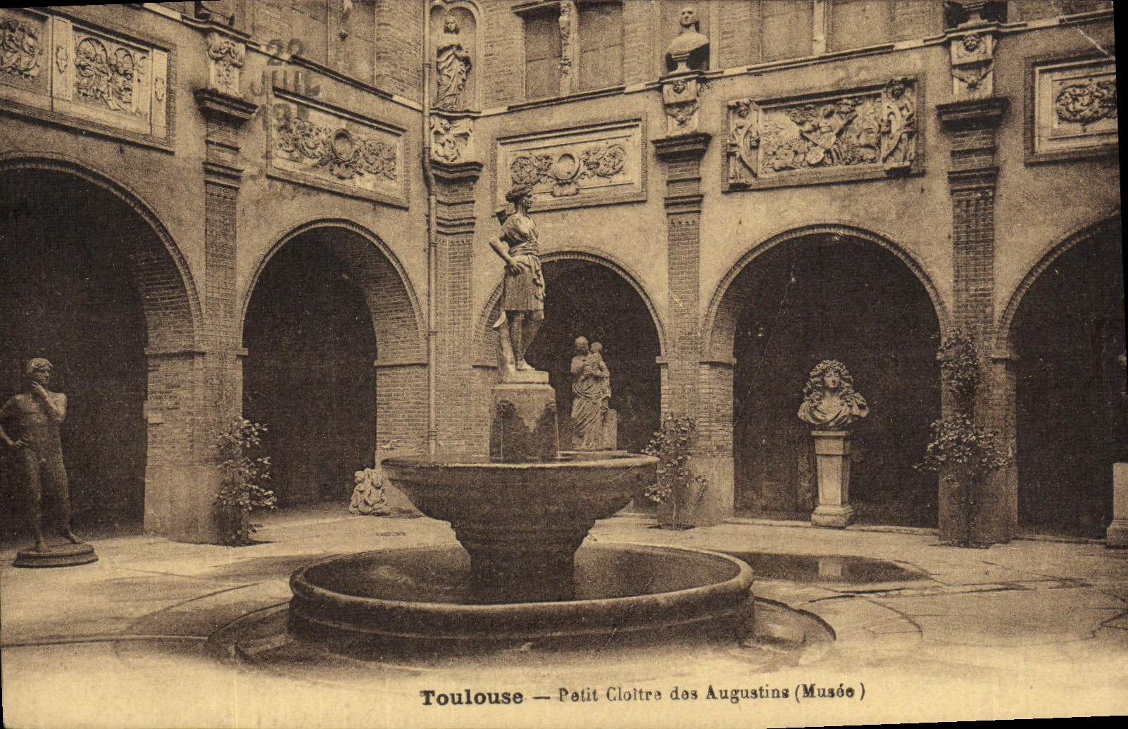 Claustro de Toulouse de la POSTAL de la VENDIMIA pequeno del museo de Augustins
