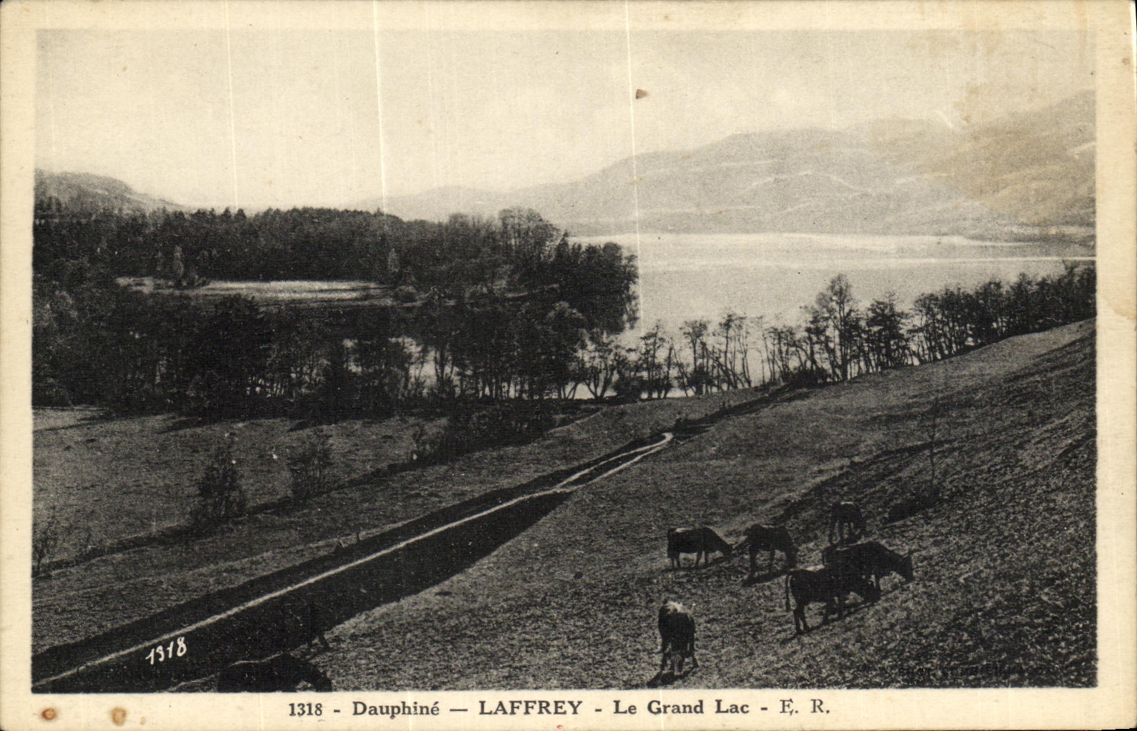 VINTAGE POSTCARD Dauphine Laffrey the Big lake