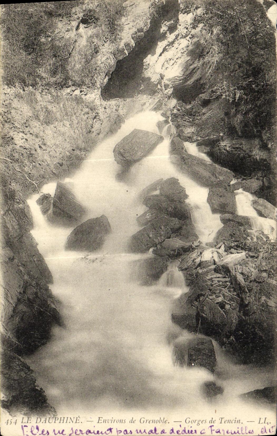 Alrededores de la POSTAL de la VENDIMIA de la catarata de Grenoble de Tenein