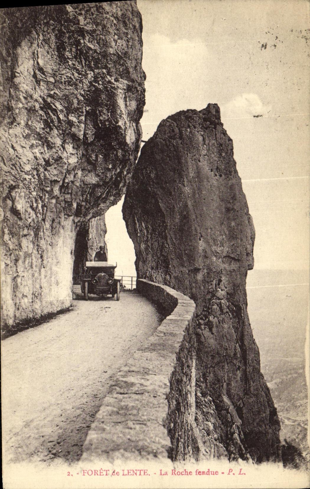 VINTAGE POSTCARD Drill of Slow the Split Rock