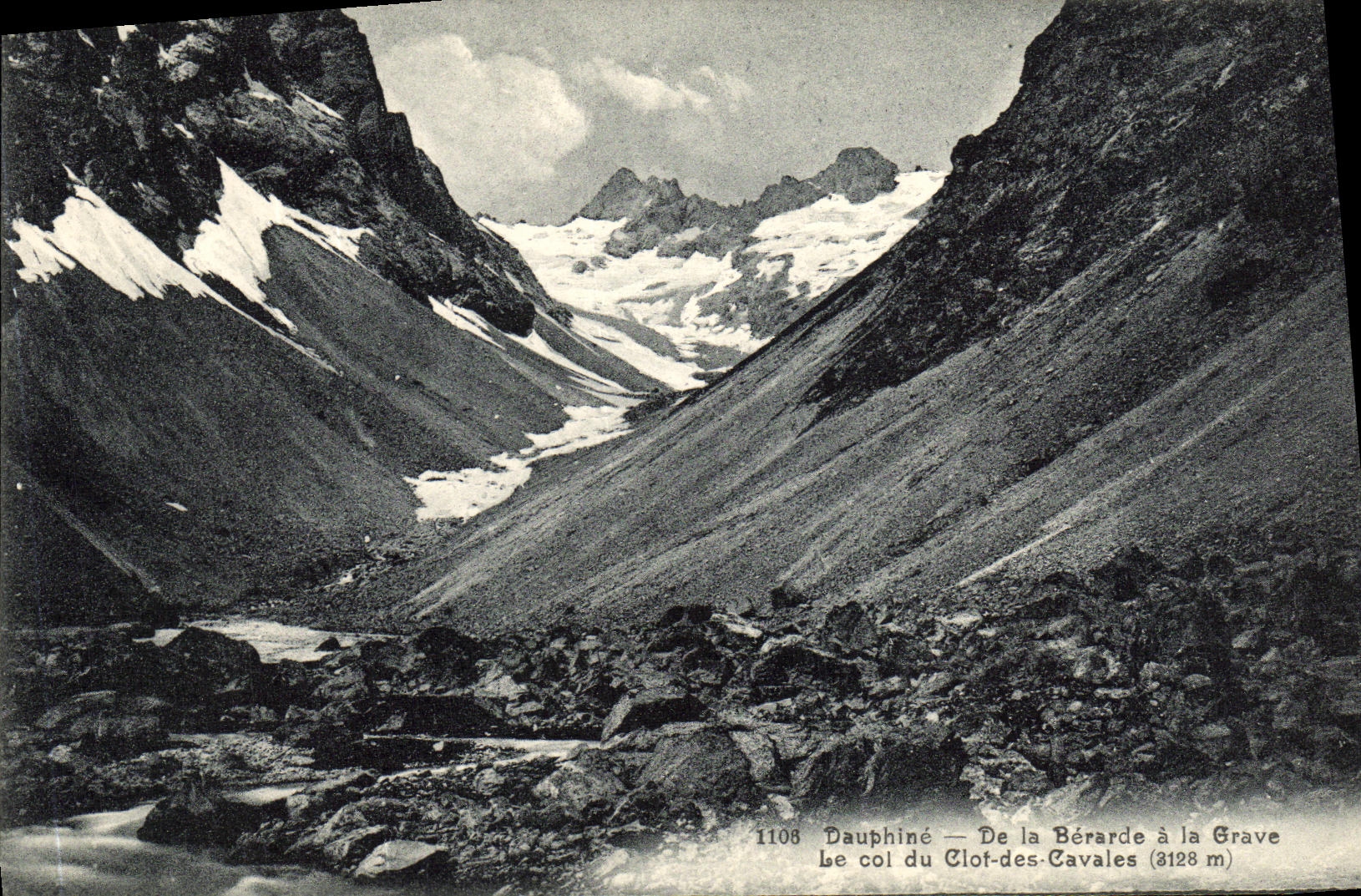 VINTAGE POSTCARD Dauphine Of Berarde to the Low register the Collar of Closes Mares