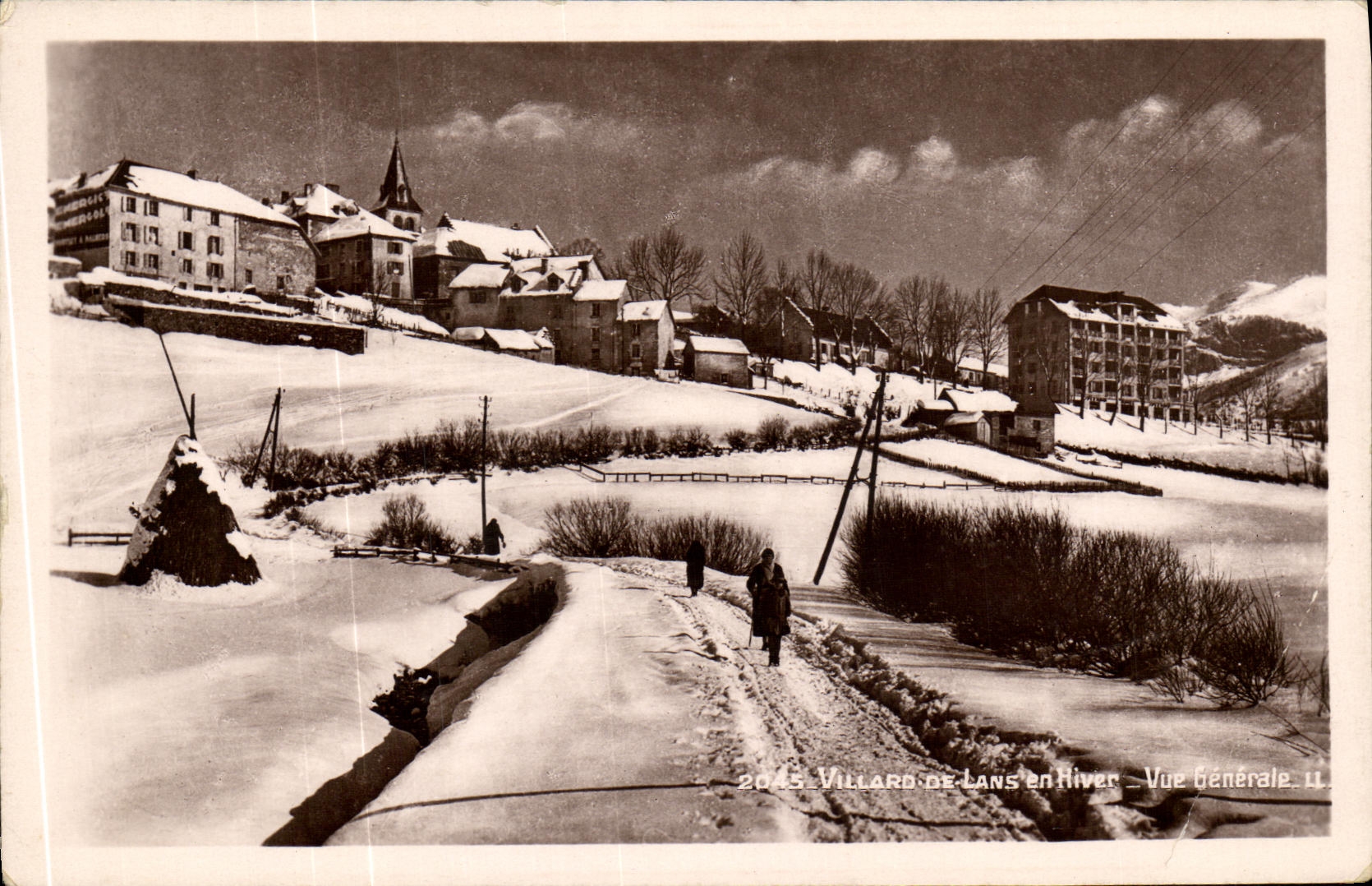 VINTAGE POSTCARD Villard de Lans In Winter View