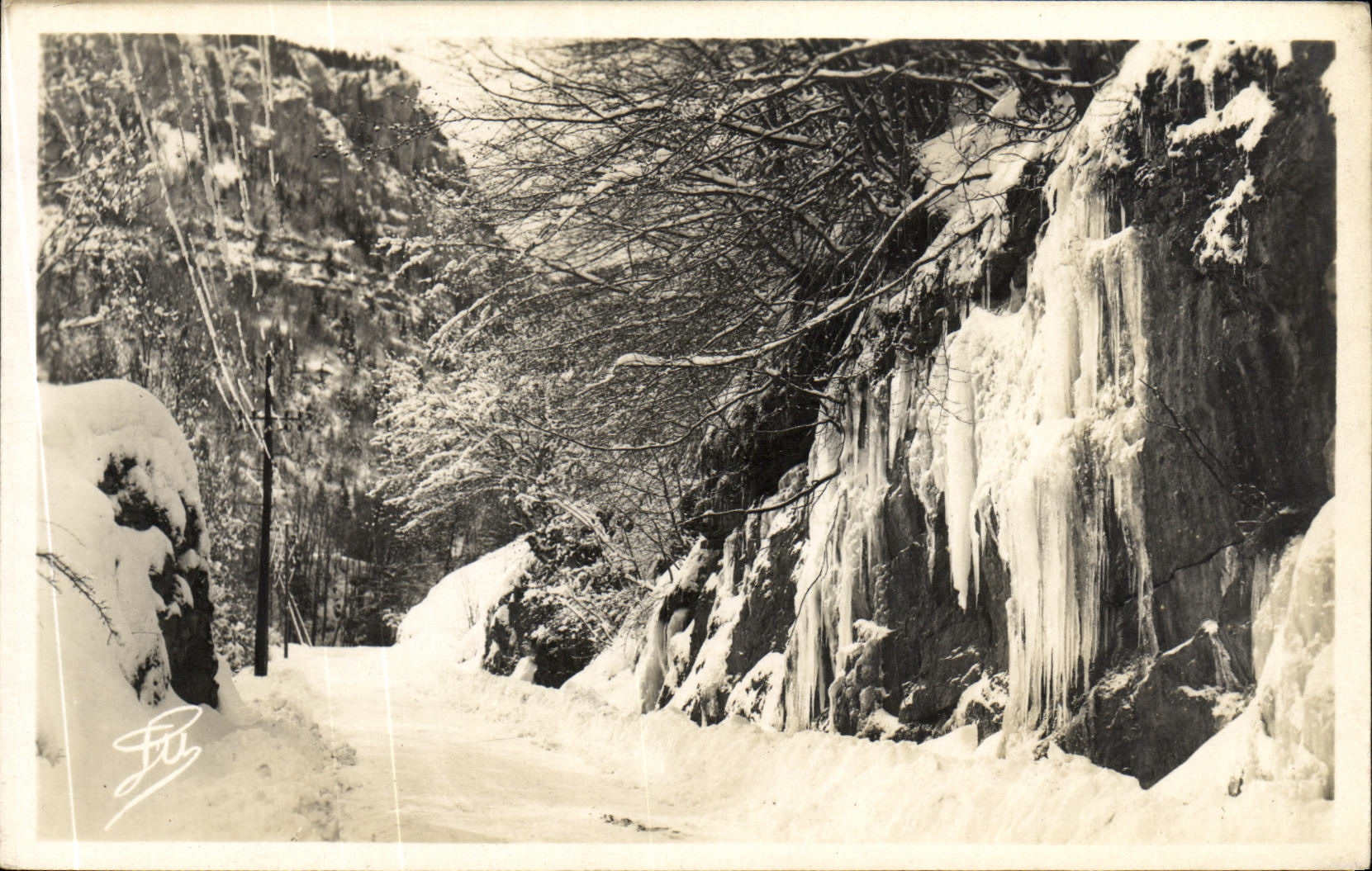 VINTAGE POSTCARD Villard de Lans the Falls D Machines