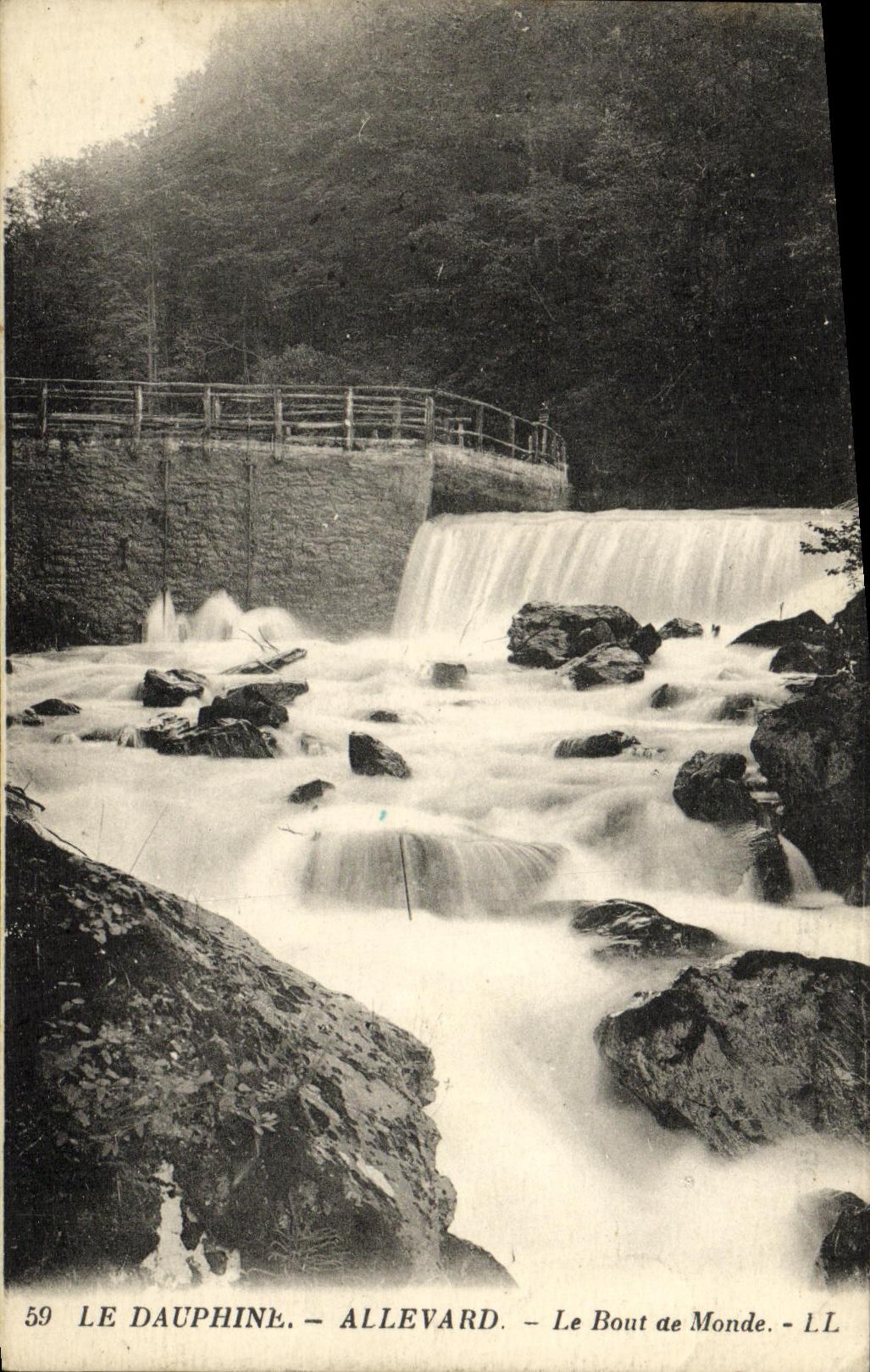 VINTAGE POSTCARD Dauphine Allevard Bount de Monde