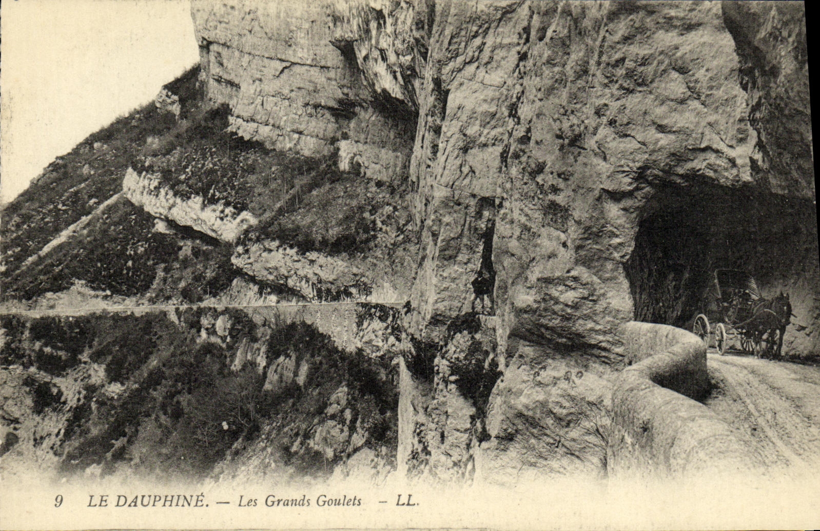 VINTAGE POSTCARD Dauphine Large Narrow parts