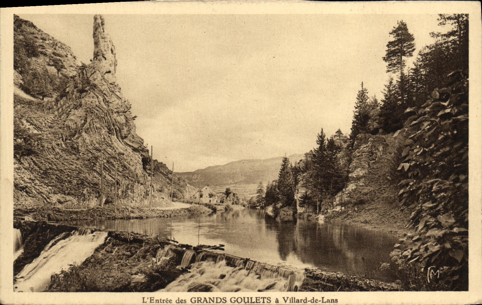 VINTAGE POSTCARD L Entered of the Great Narrow parts has Villard de Lans