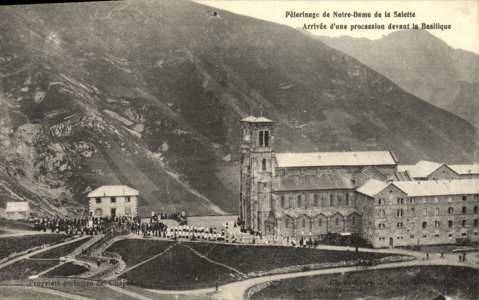 VINTAGE POSTCARD Pilgrimage of Notre Dame of Salette Arrived D a procession in front of the Basilica