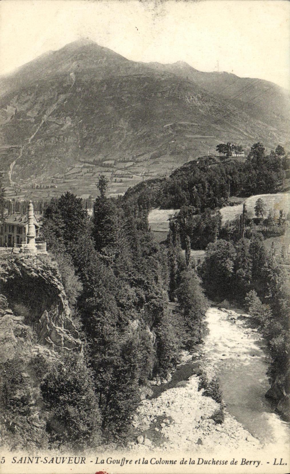 VINTAGE POSTCARD Holy Saver the Pit and the Column of the Duchess of Berry