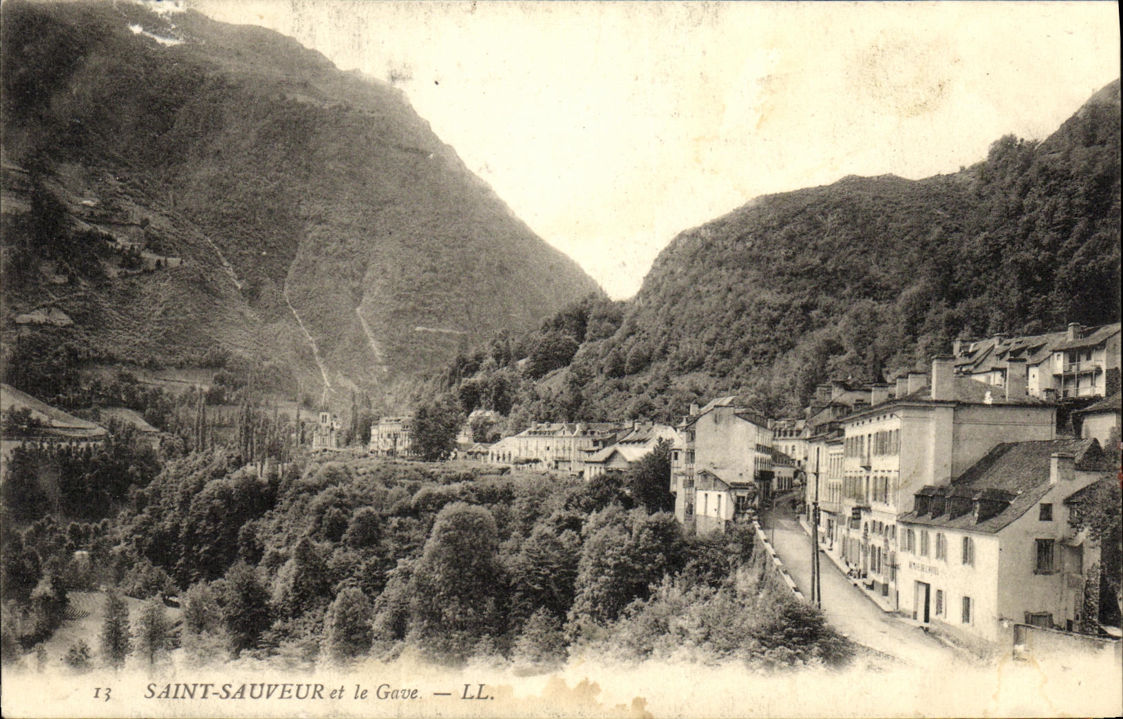 VINTAGE POSTCARD Holy Saver and Gave