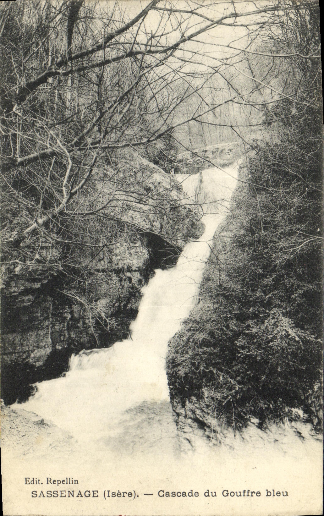 VINTAGE POSTCARD Sassenage Cascades of the blue Pit