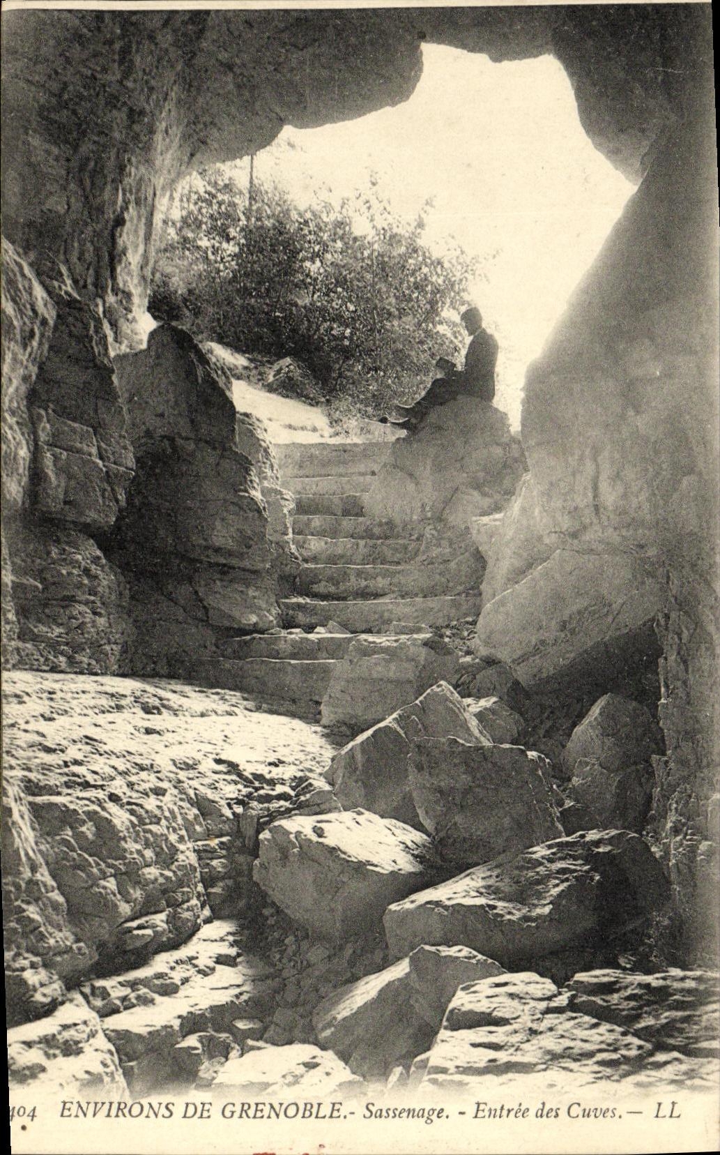 VINTAGE POSTCARD Surroundings of Grenoble Sassenage Entered of the Tanks