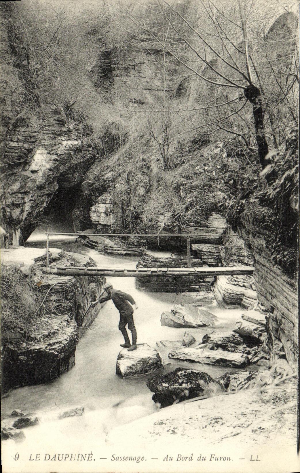 VINTAGE POSTCARD Dauphine Sassenage at the edge of Furon