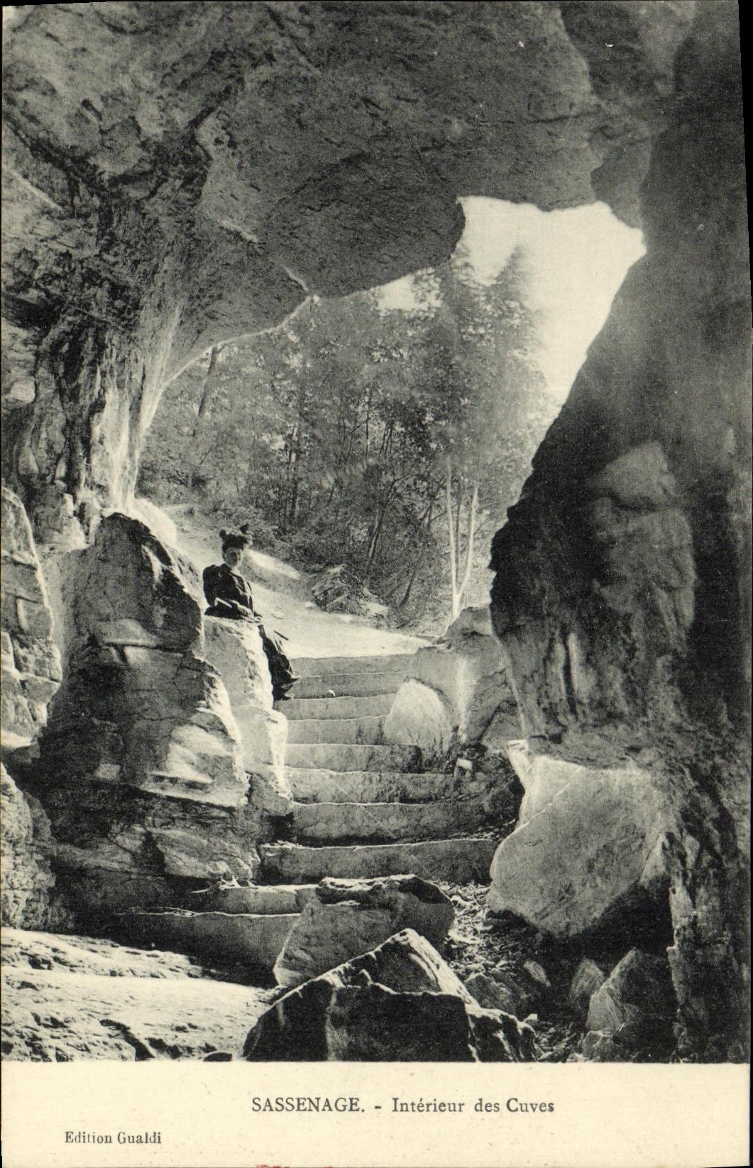 VINTAGE POSTCARD Interior Sassenage of the Tanks