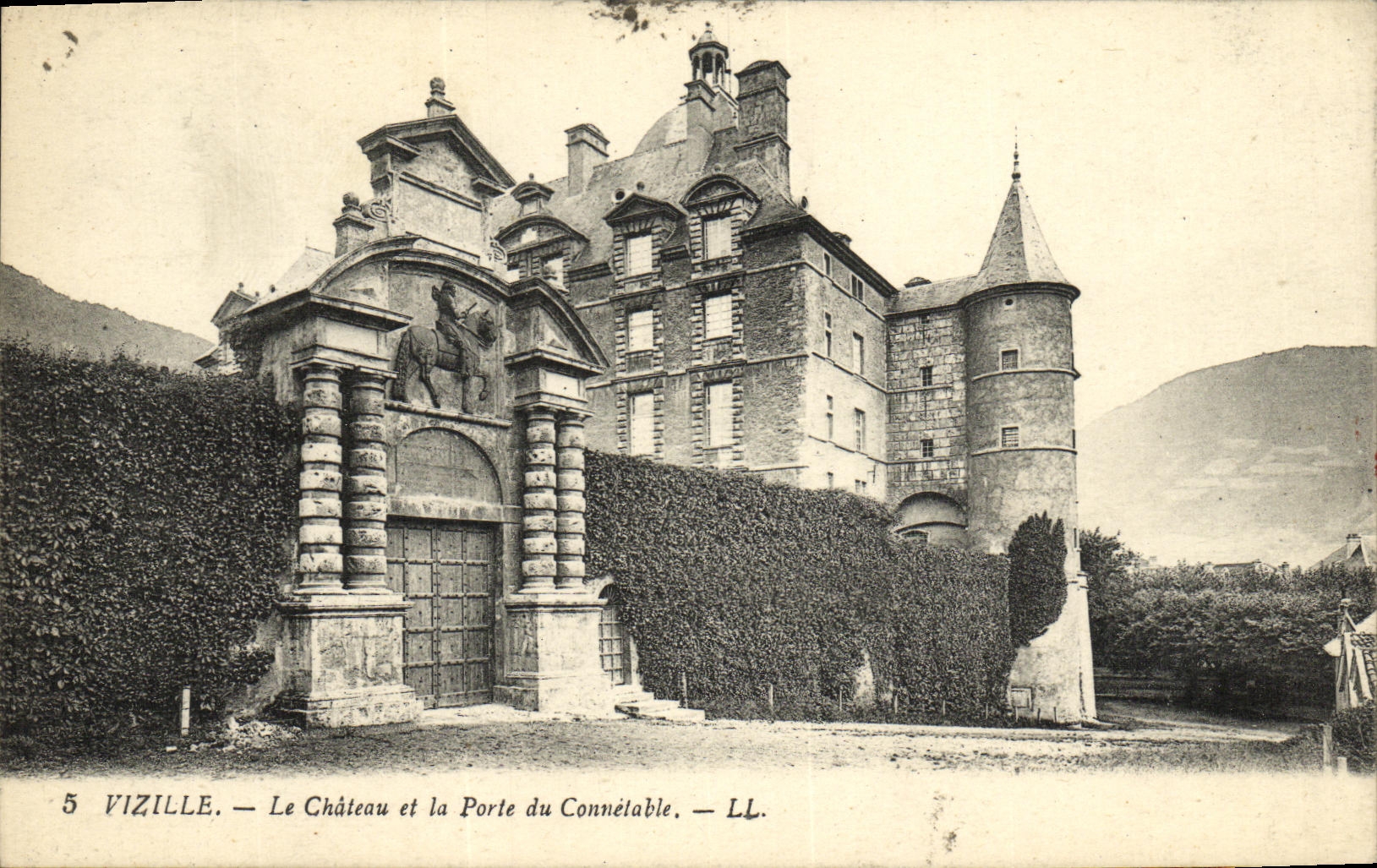 VINTAGE POSTCARD Vizille the Castle and the Gate of the Constable