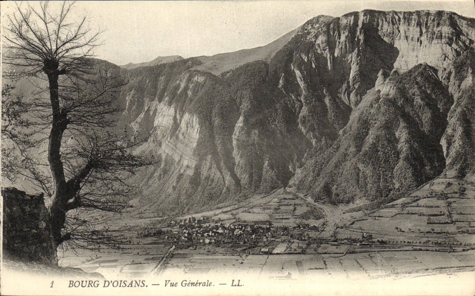 VINTAGE POSTCARD Borough D Oisans View
