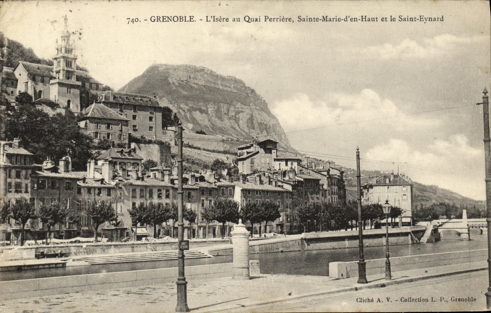 POSTAL Grenoble L Isere de la VENDIMIA con la mina de piedra Sainte Marie D de Quay en tapa y el Eynard Saint