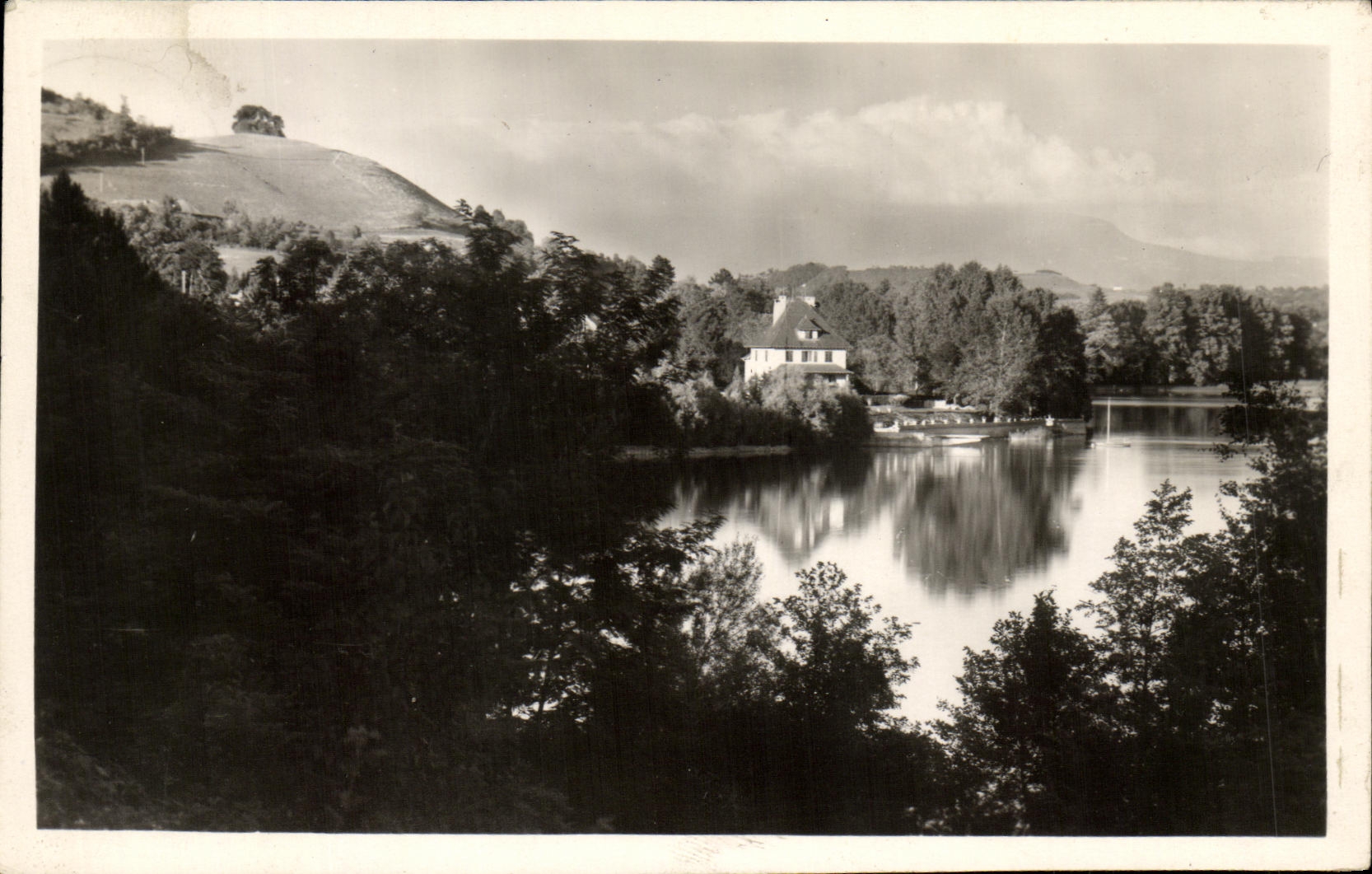 VINTAGE POSTCARD Lake Paladru