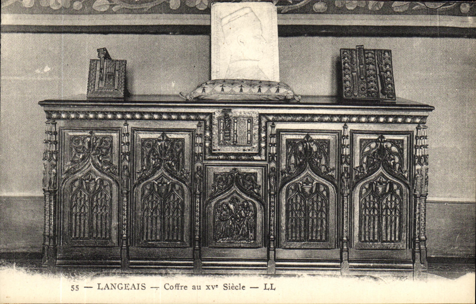 VINTAGE POSTCARD Langeais Cases with 15th