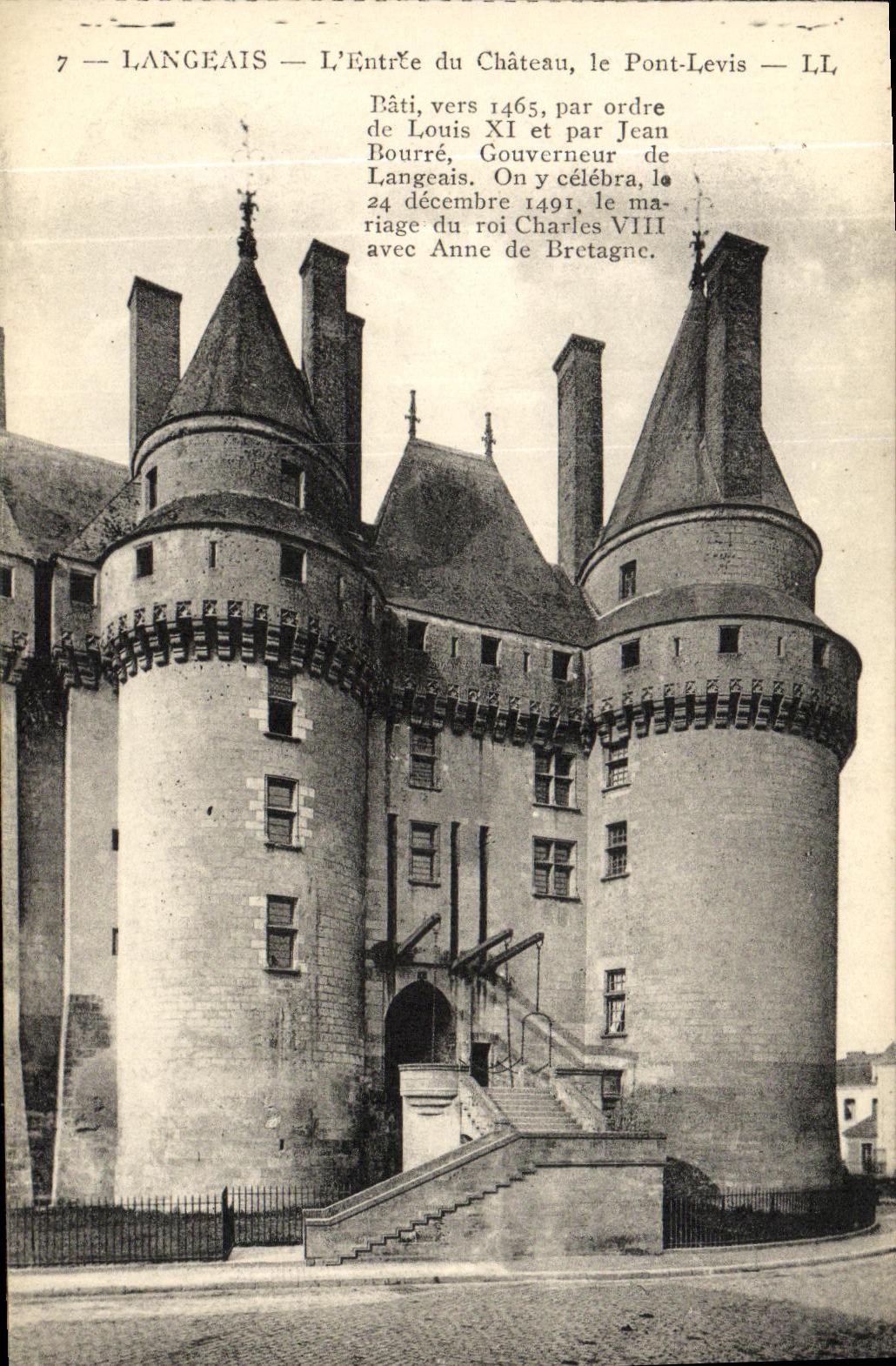 VINTAGE POSTCARD Langeais L Between Castle the Levis Bridge