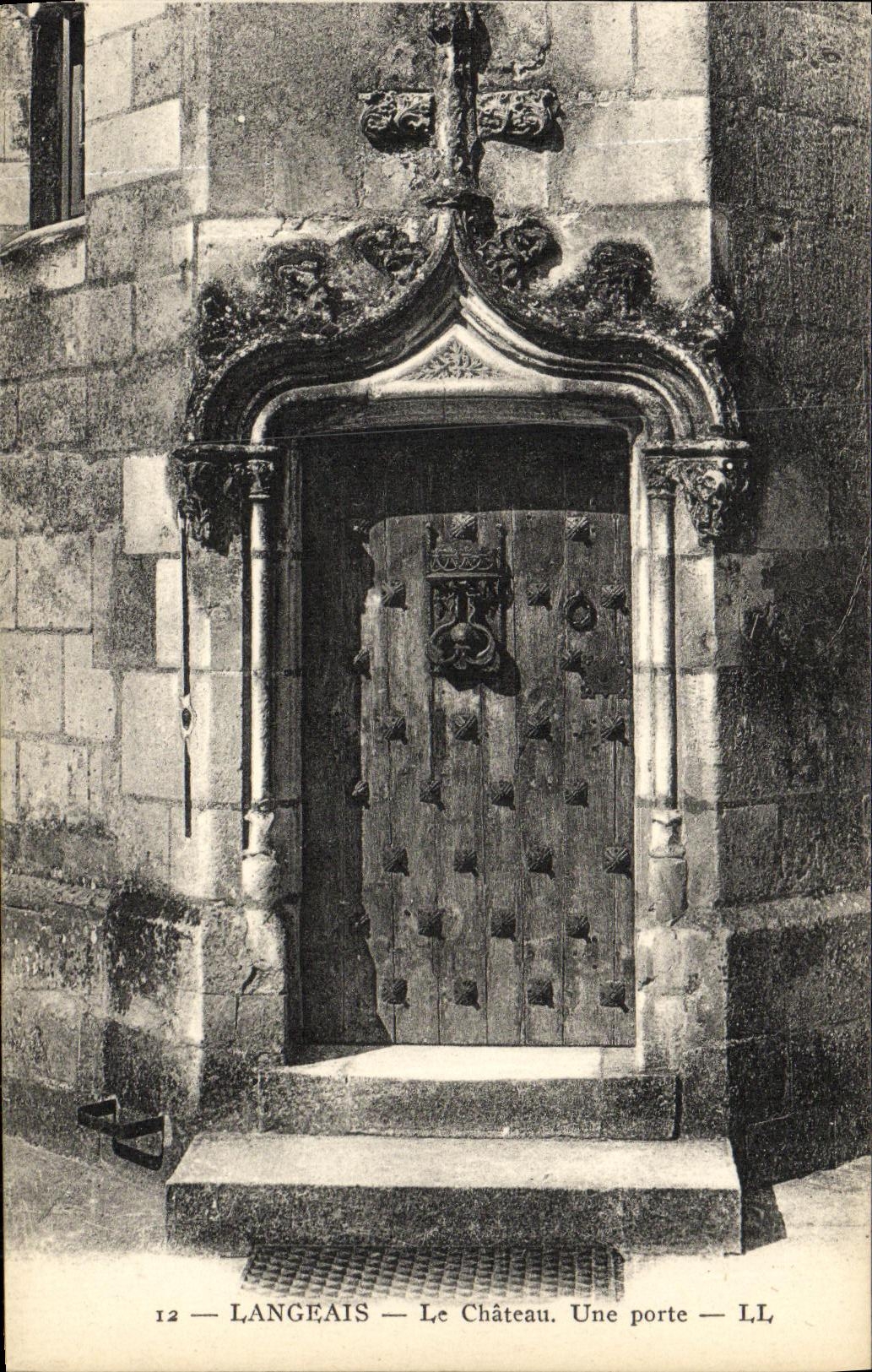 VINTAGE POSTCARD Langeais the Castle a Gate