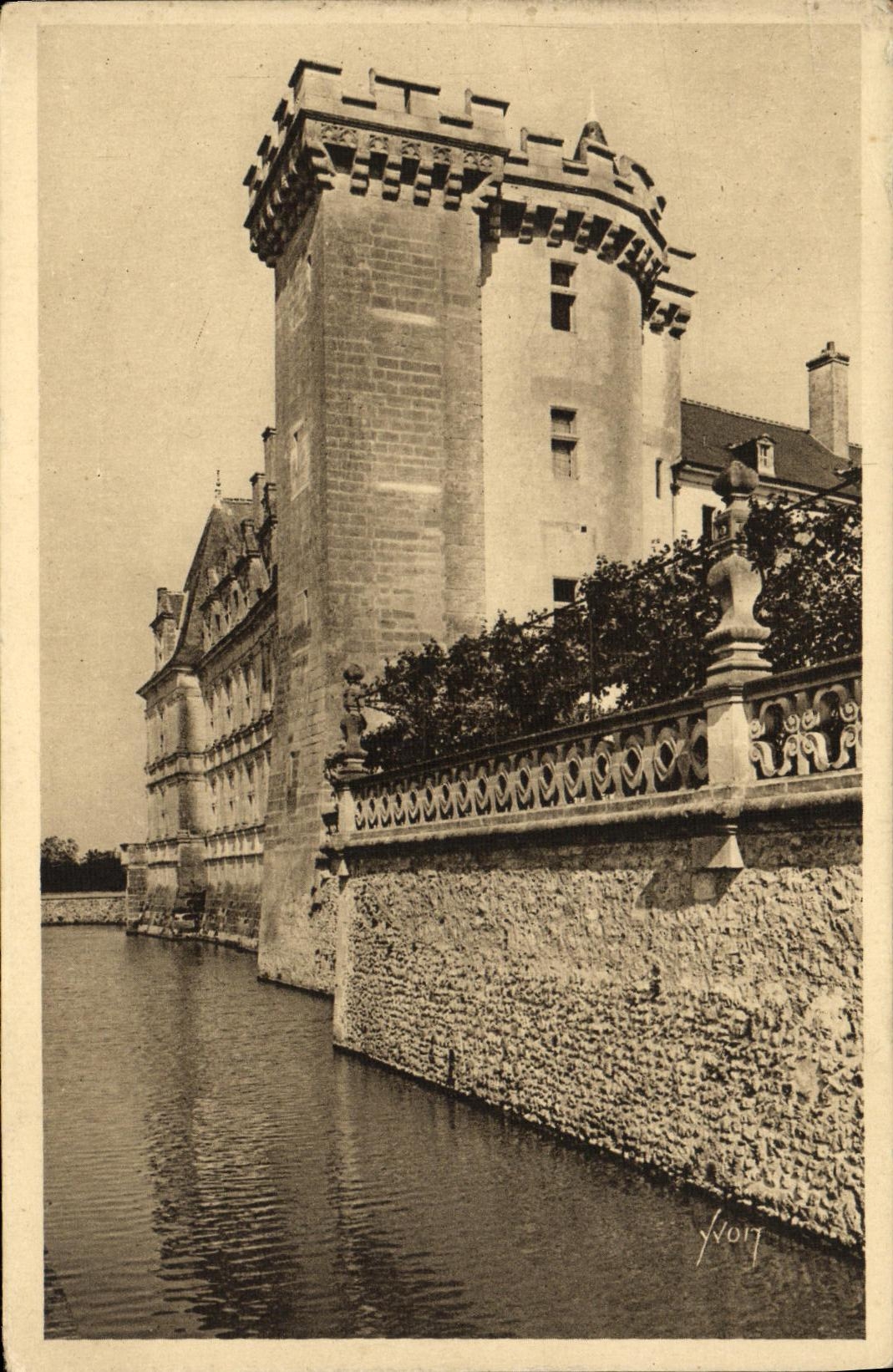 VINTAGE POSTCARD Loire ch4ateau Villandry the keep