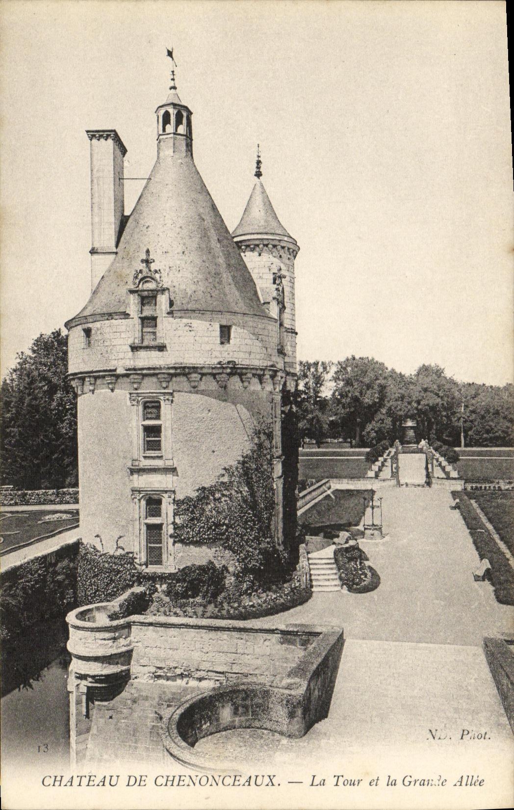 VINTAGE POSTCARD Chenonceaux the Tower and the Large Alley