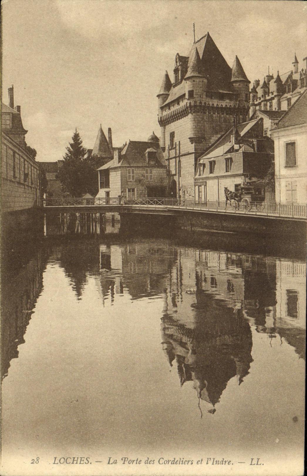 CPA Environs De Loches La Porte des Cordeliers et l Indre
