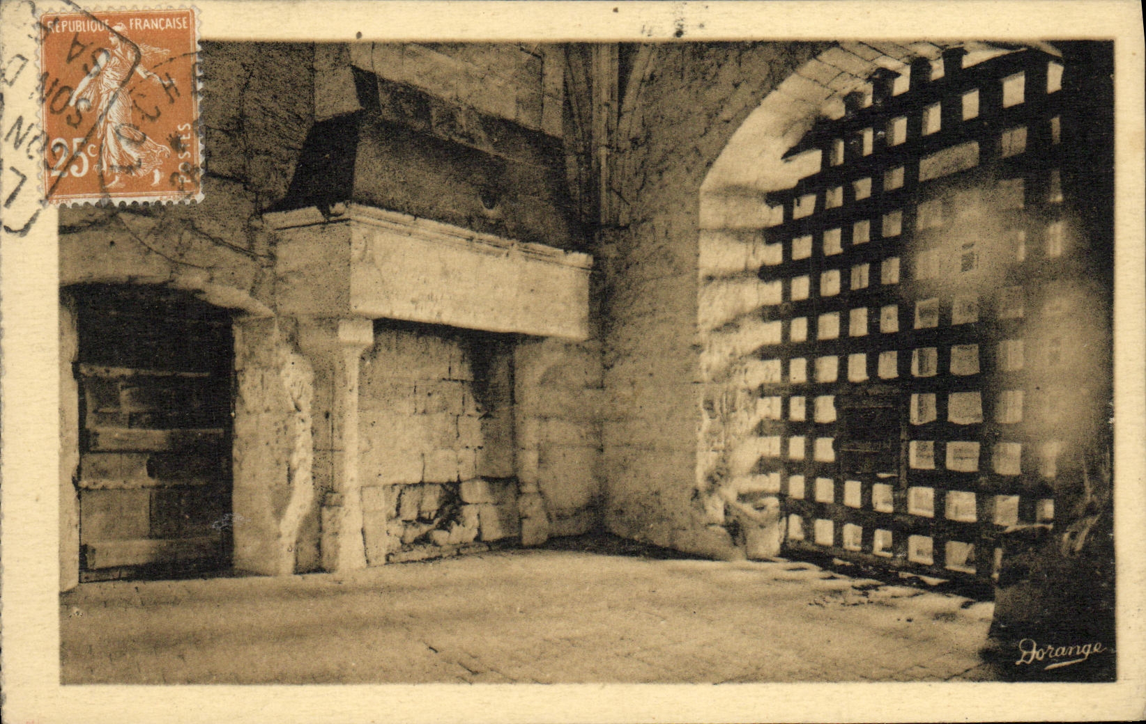 CPA Loches Le donjon Cachot du duc d Alencon