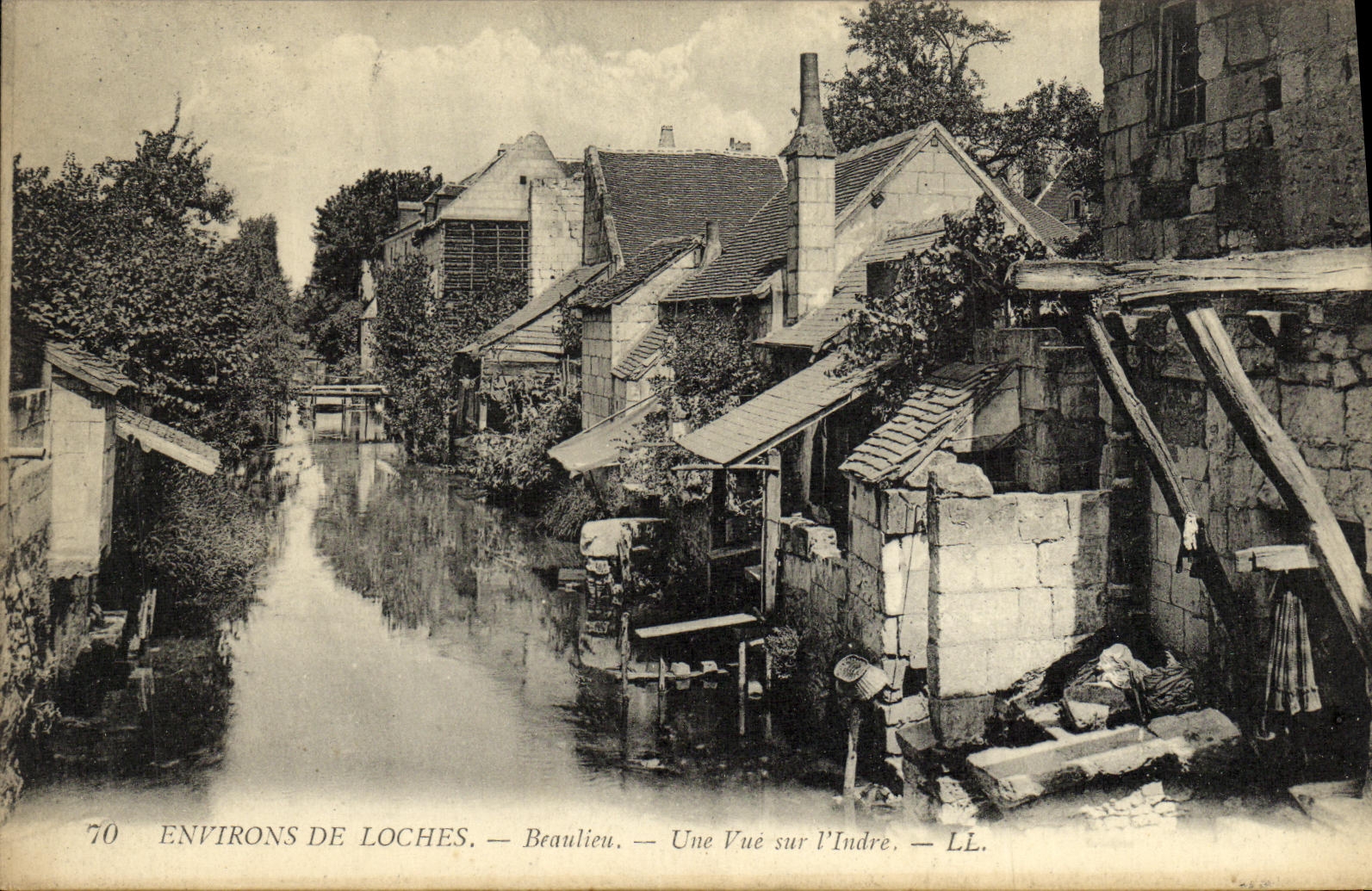 VINTAGE POSTCARD Surroundings of Loaches De Beaulieu Sight On L Indre