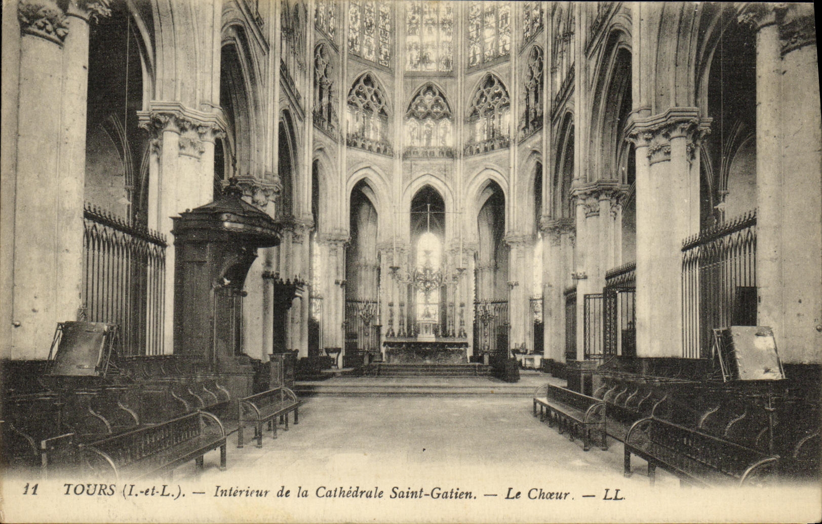 La POSTAL de la VENDIMIA viaja el interior del estribillo de Gatien de la catedral Saint