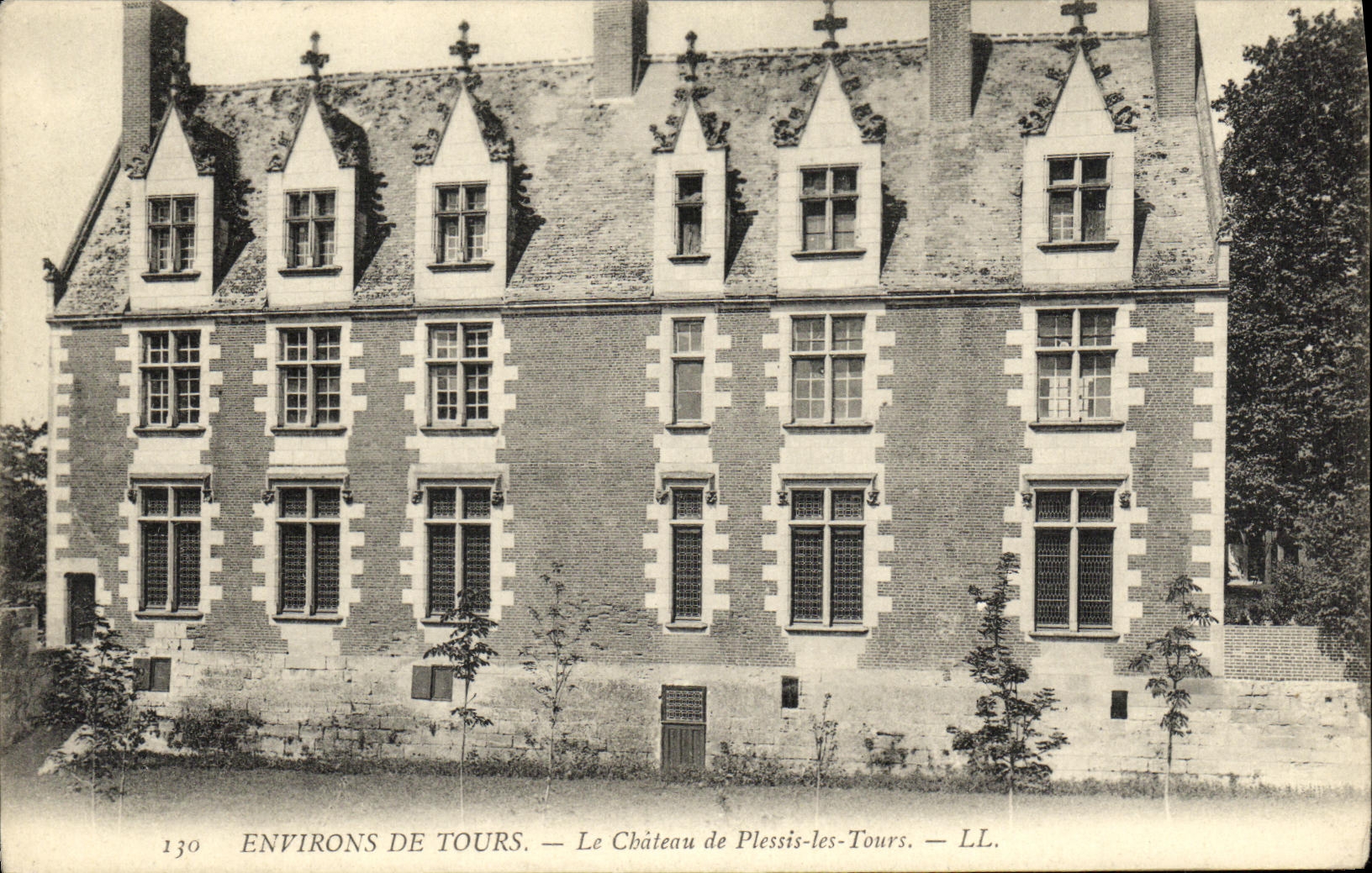 VINTAGE POSTCARD Surroundings of Tours Cathedral of Plessis Tours