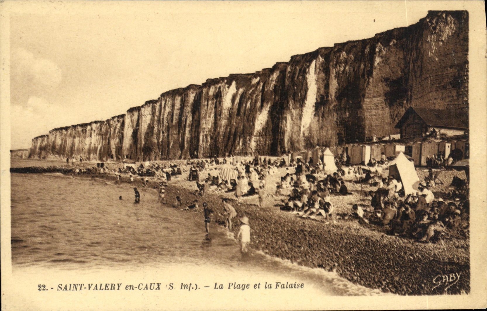 VINTAGE POSTCARD St Valery in Caux the Beach and the Cliff